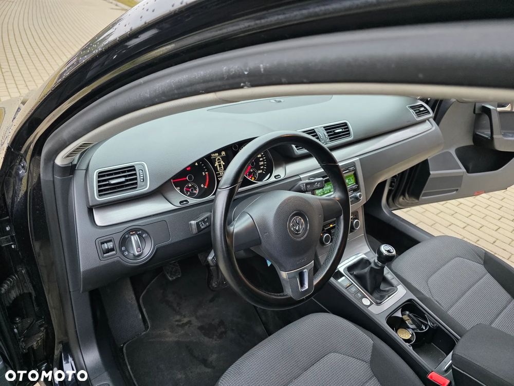 Volkswagen Passat 2.0 TDI Comfortline - 29