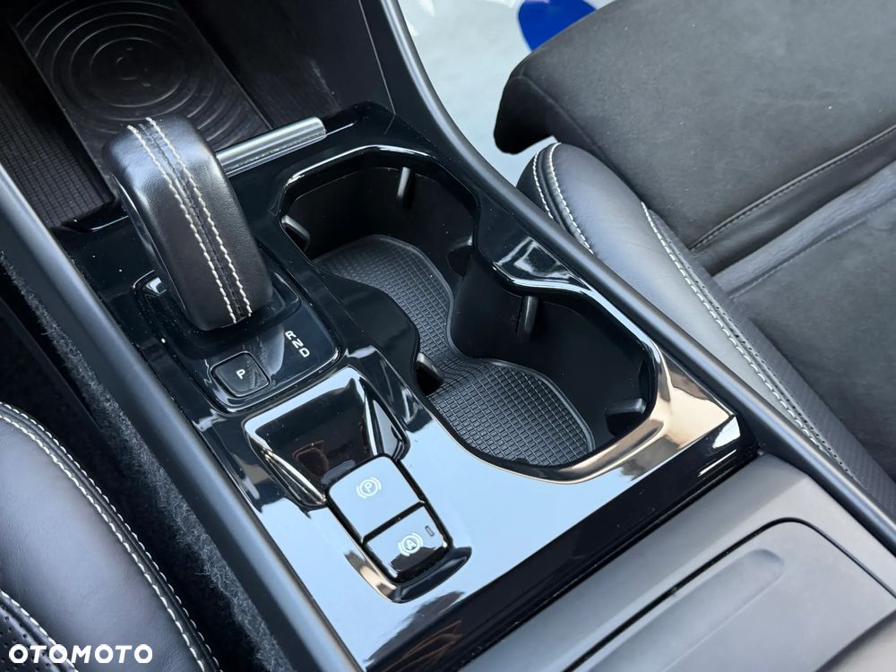 Volvo XC 40 T5 AWD R-Design - 24