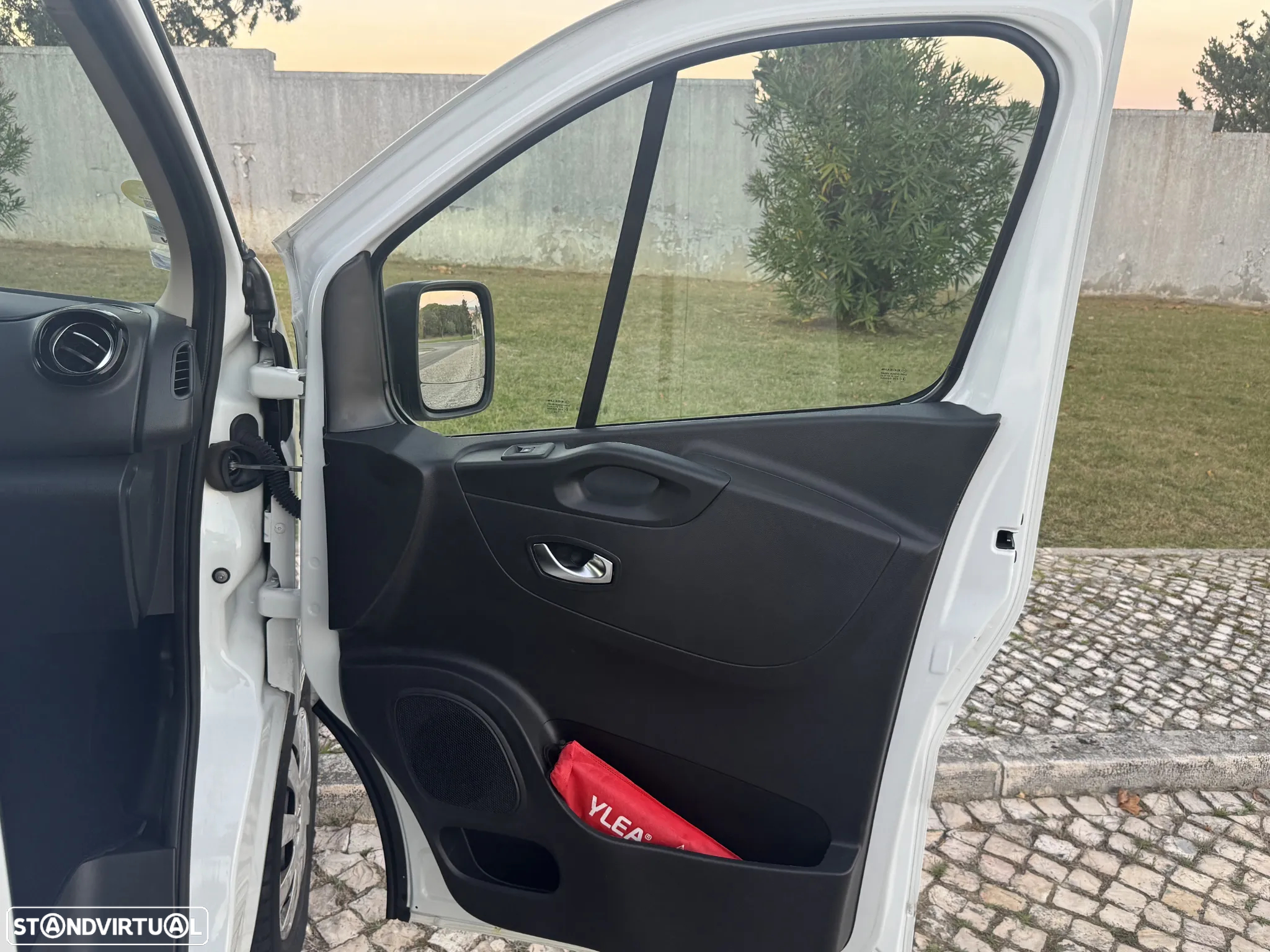 Renault Trafic L2h1 1.6 dci grand confort - 17