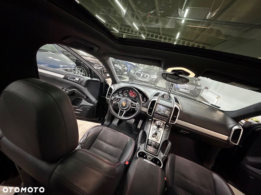 Porsche Cayenne - 32