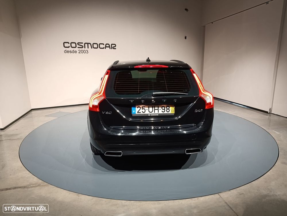 Volvo V60 2.4 D6 Momentum AWD Phev - 6