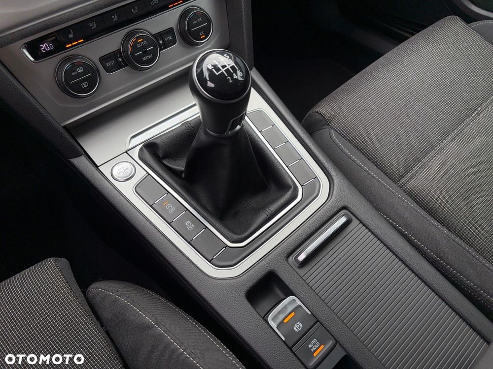 Volkswagen Passat 1.8 TSI BMT Comfortline - 22