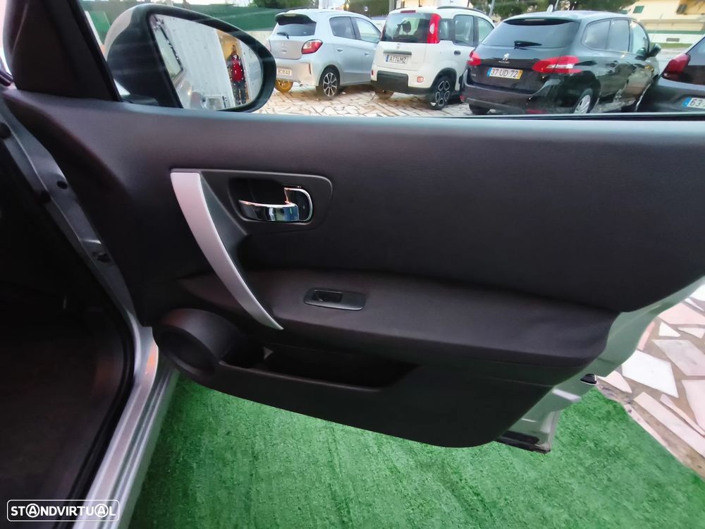 Nissan Qashqai 2.0 dCi Backstage NAVI FPD - 19