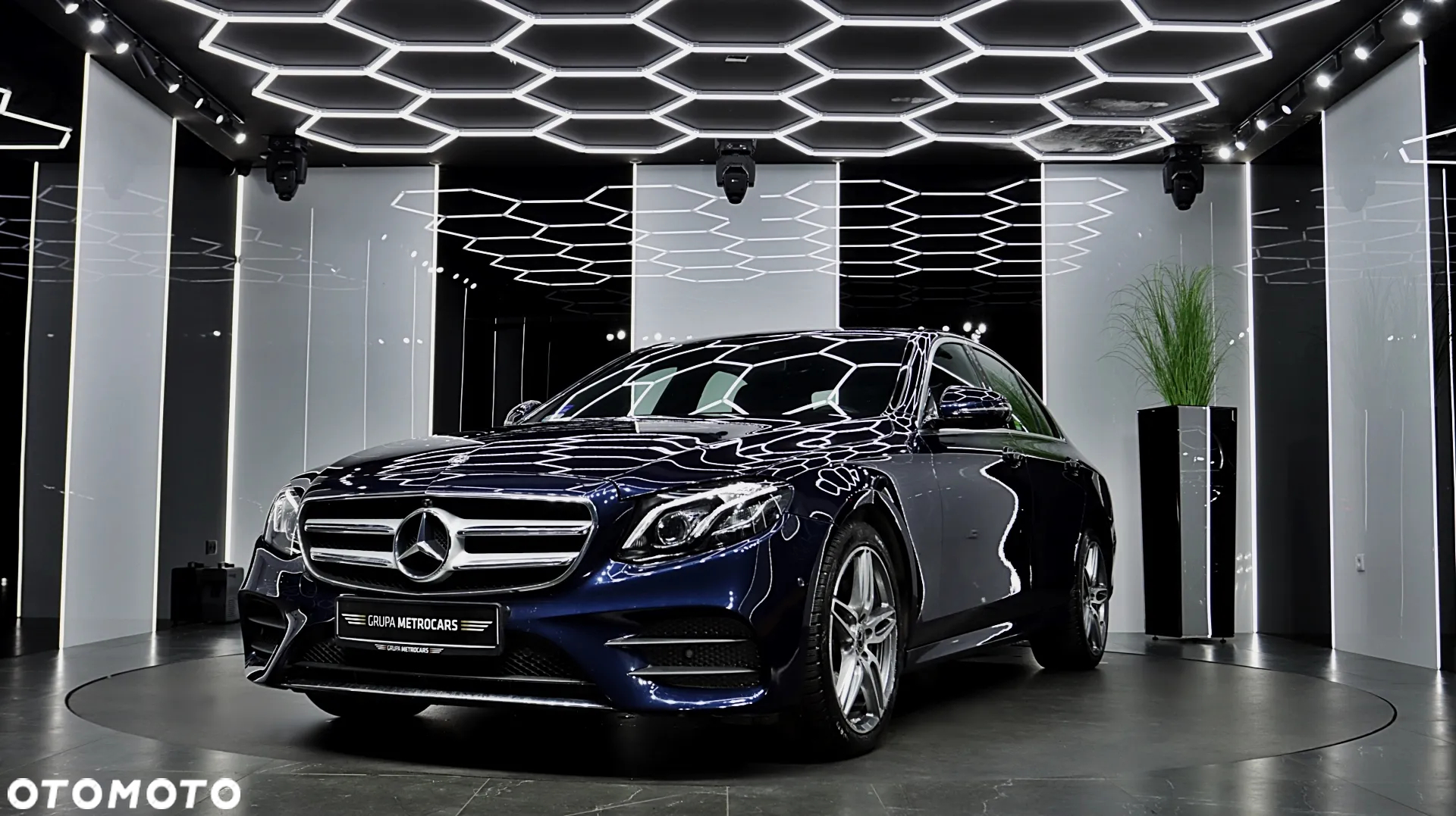 Mercedes-Benz Klasa E 220 d 4-Matic 9G-TRONIC - 2