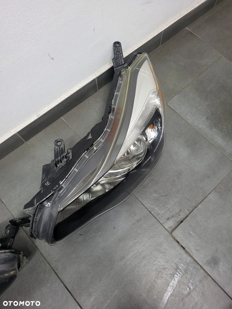 Subaru XV lampa przod lewa prawa - 2