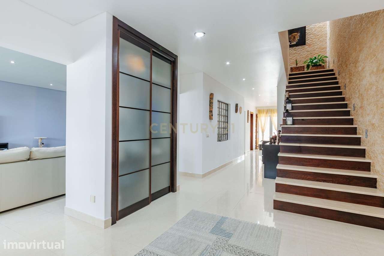 Moradia T3 com Cave e Garagem em São João Talha - Bairro da Esperança - Grande imagem: 4/50