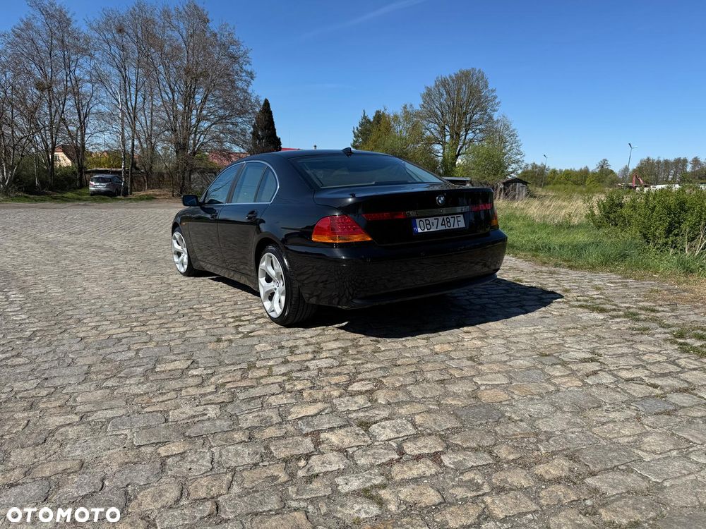 BMW Seria 7 745i - 5