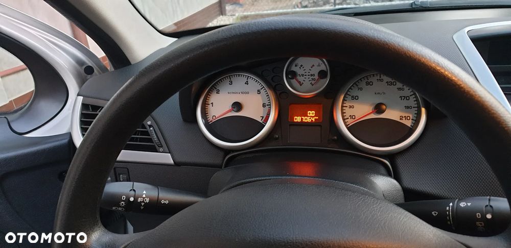 Peugeot 207 1.4 16V Trendy - 13
