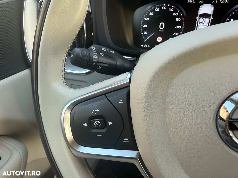 Volvo XC 60 B4 B Geartronic Momentum - 24