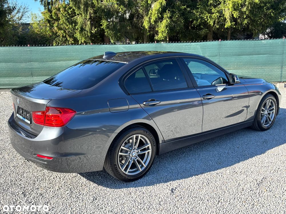 BMW Seria 3 320d Sport Line - 9