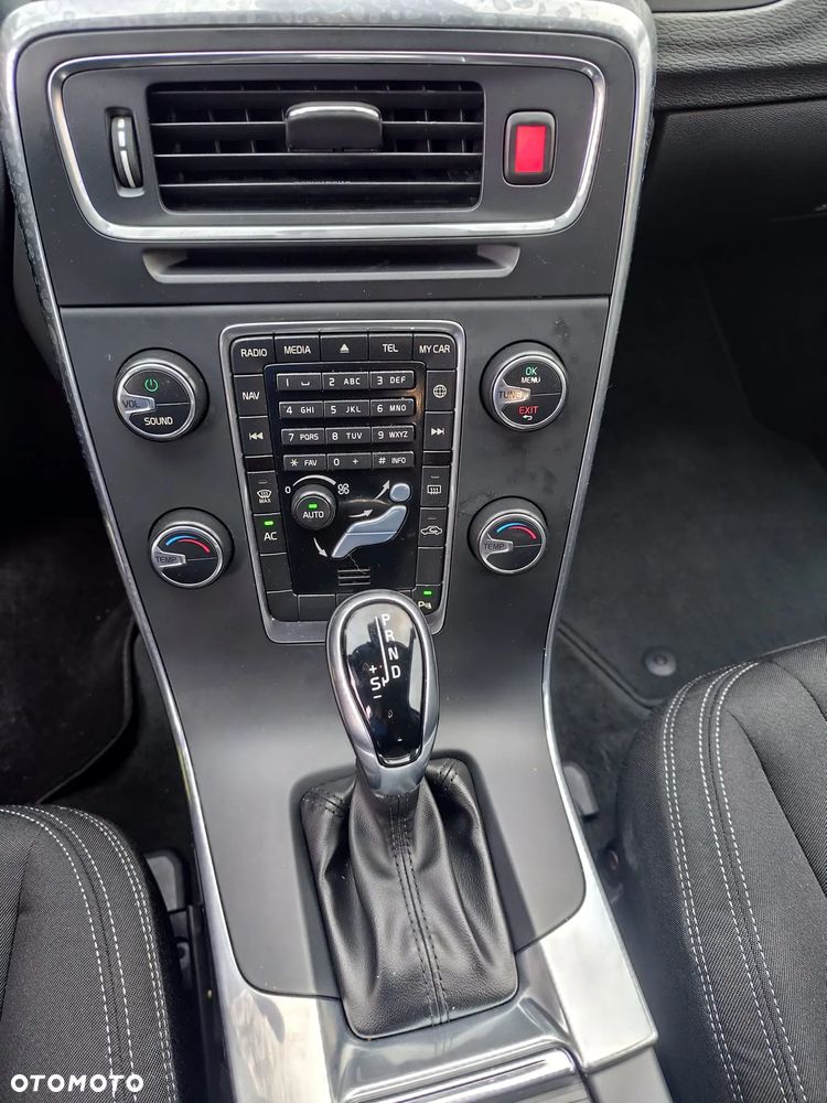 Volvo V60 Cross Country - 17