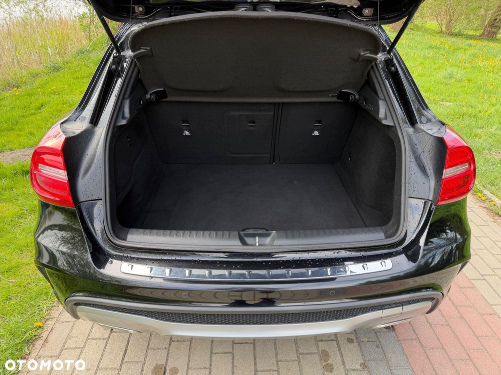 Mercedes-Benz GLA 200 AMG Line - 9