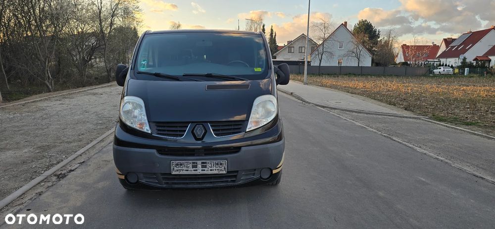 Renault Trafic Grand Passenger Black Edition - 8