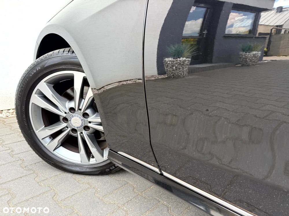 Mercedes-Benz Klasa E 220 CDI DPF BlueEFFICIENCY Automatik Avantgarde - 32