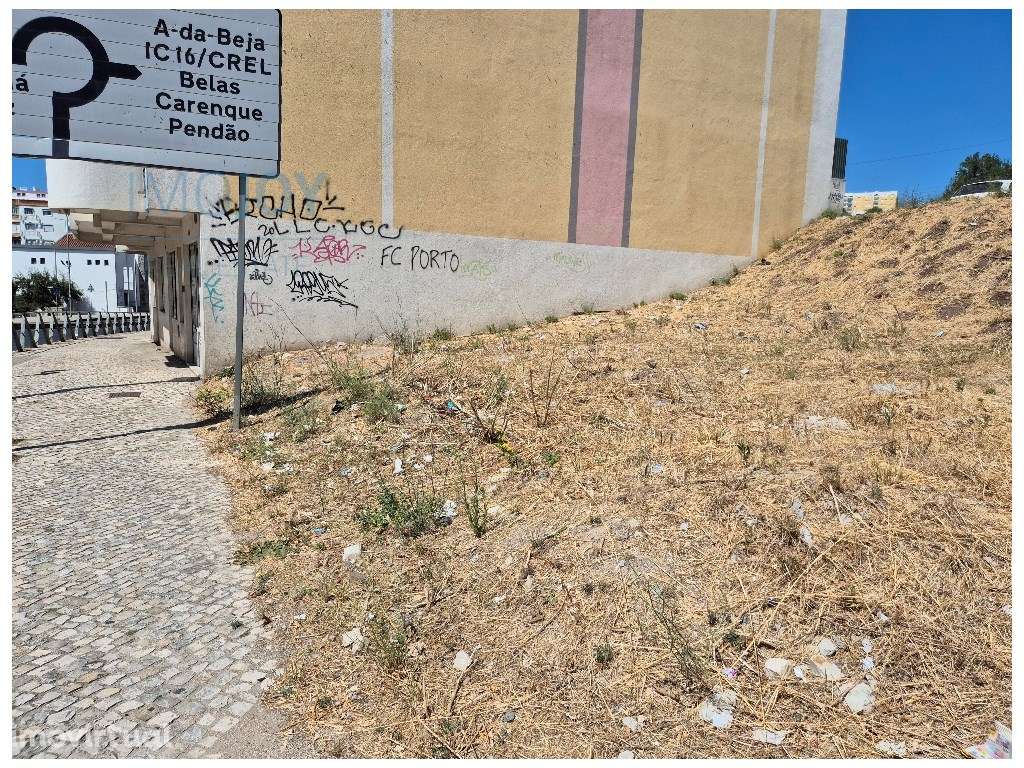 Terreno com Projeto Aprovado na Amadora - Grande imagem: 4/10