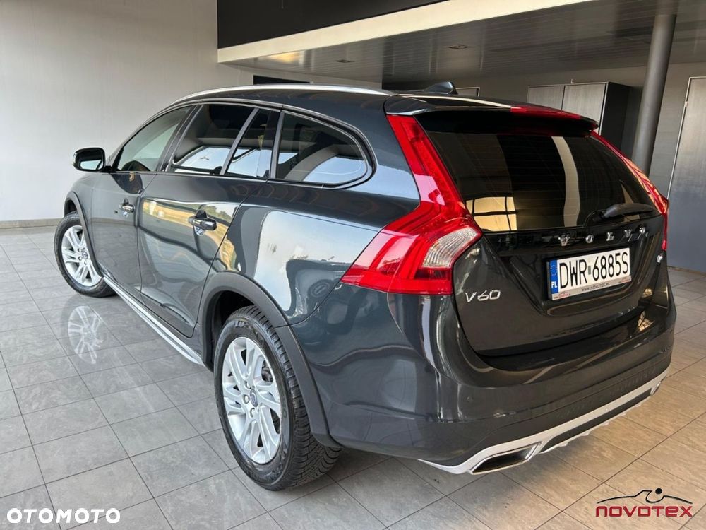 Volvo V60 Cross Country D3 Drive-E Momentum - 4