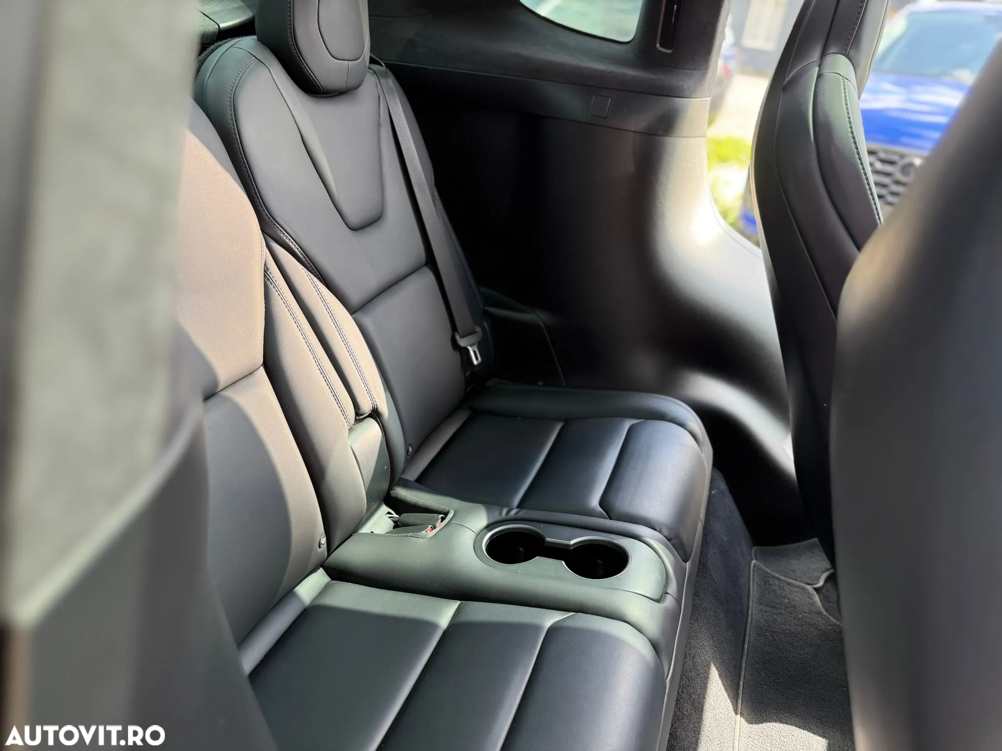 Tesla Model X - 25