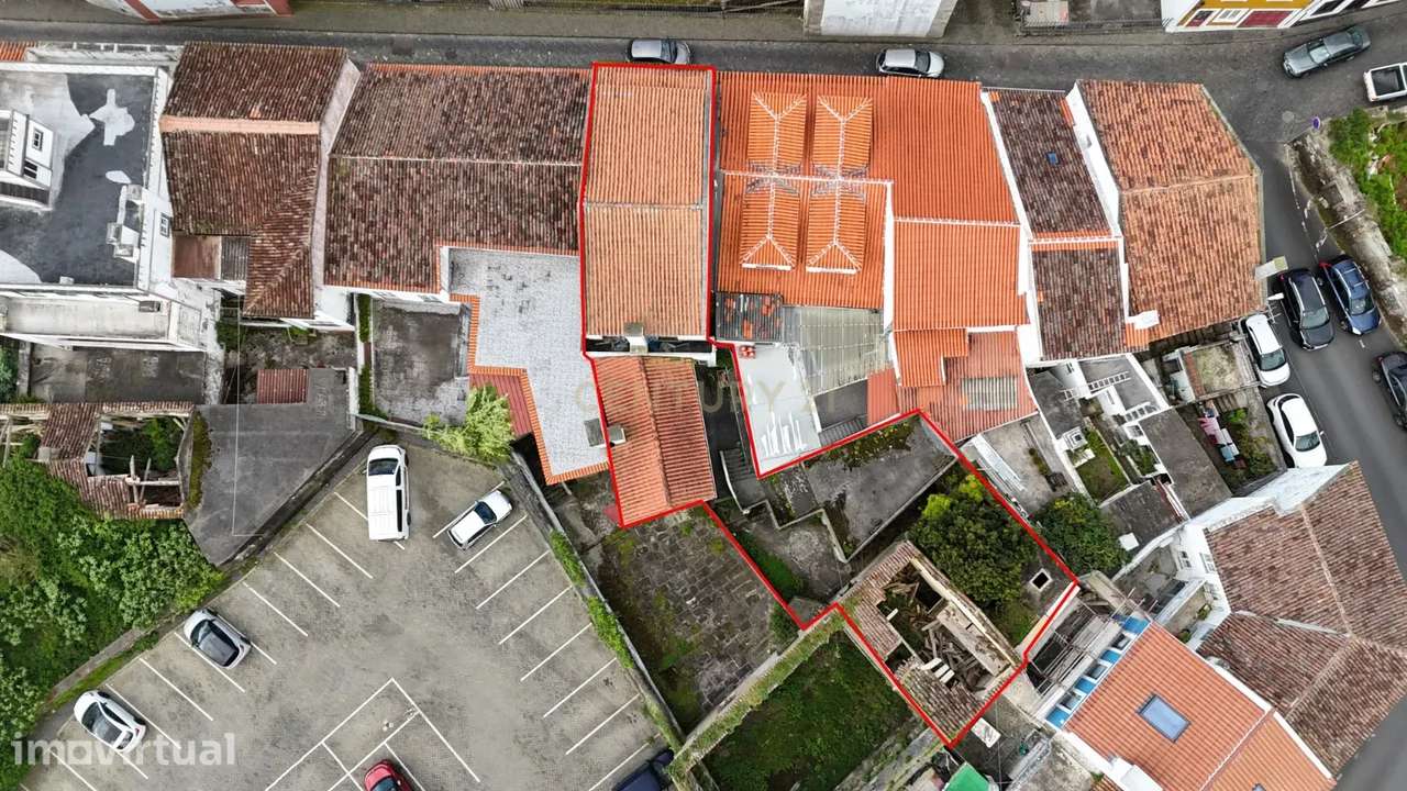 Moradia localizada na histórica cidade de Angra do Heroísmo - Grande imagem: 3/28