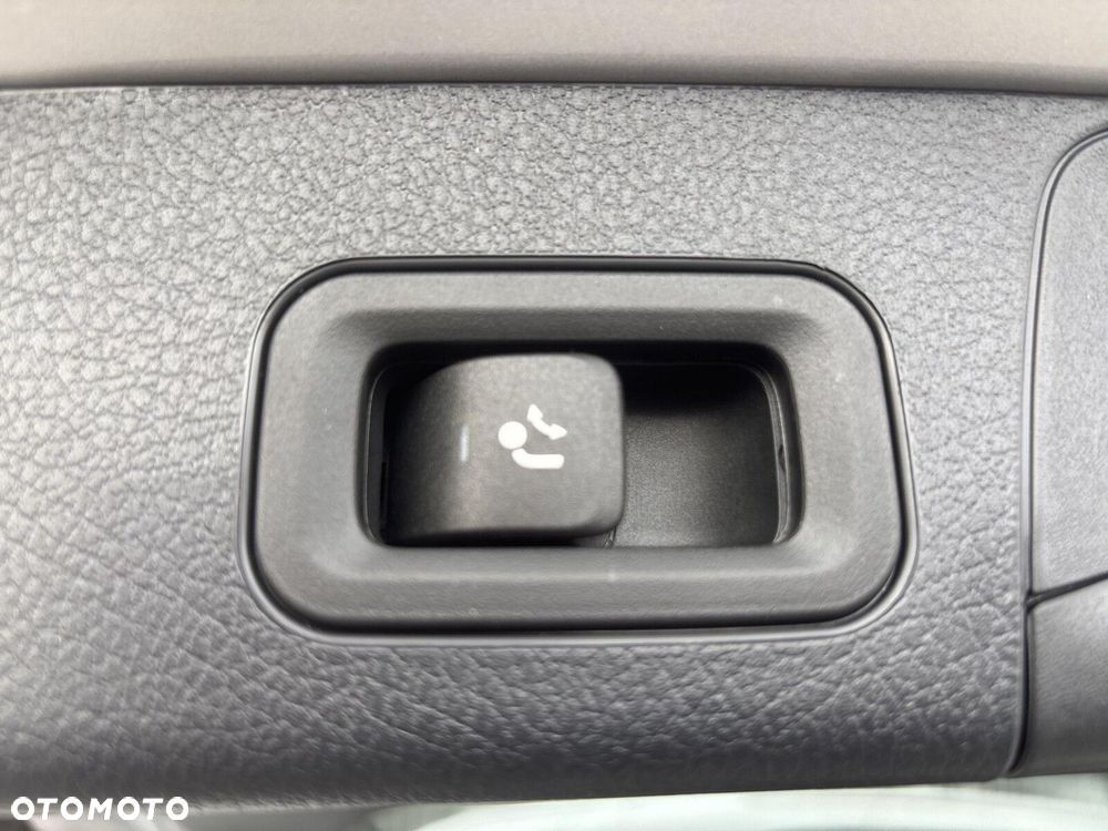 Mercedes-Benz GLB - 27