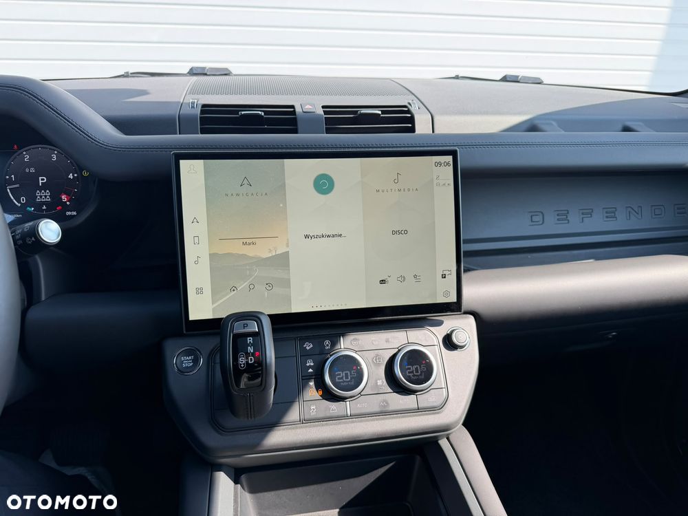Land Rover Defender - 20