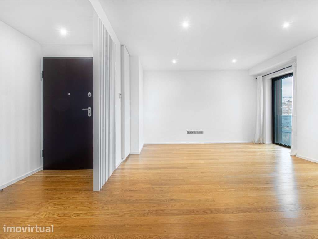 Apartamento T3, com garagem nas Avenidas Novas - Grande imagem: 3/28