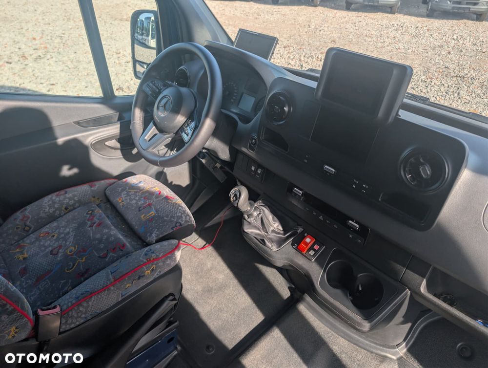 Mercedes-Benz Sprinter 519 - 13