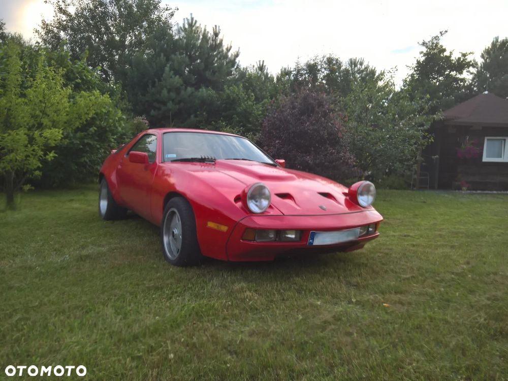 Porsche 928 - 8