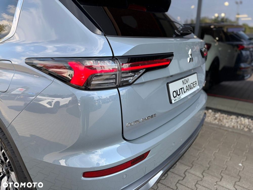 Mitsubishi Outlander - 10