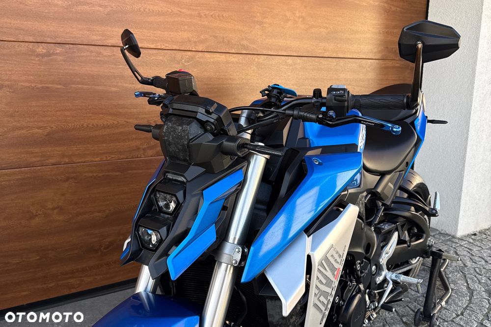 Suzuki GSX - 22