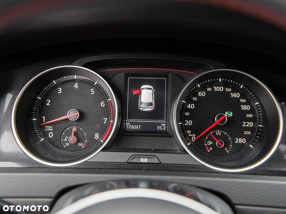 Volkswagen Golf - 25