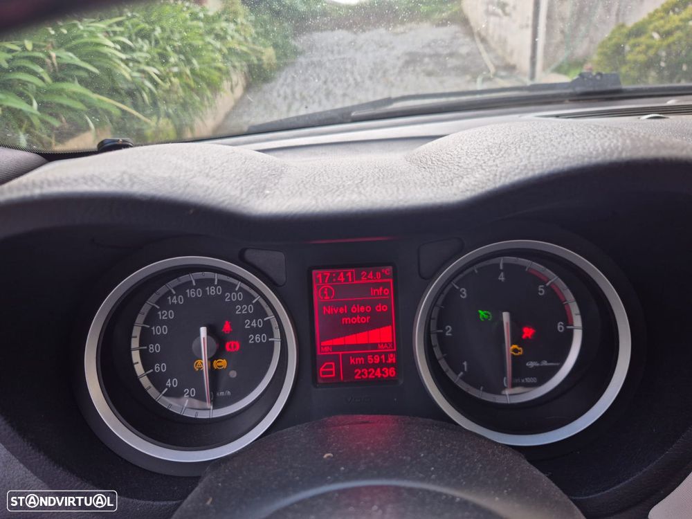 Alfa Romeo 159 Sportwagon 1.9 JTDm 16V - 9