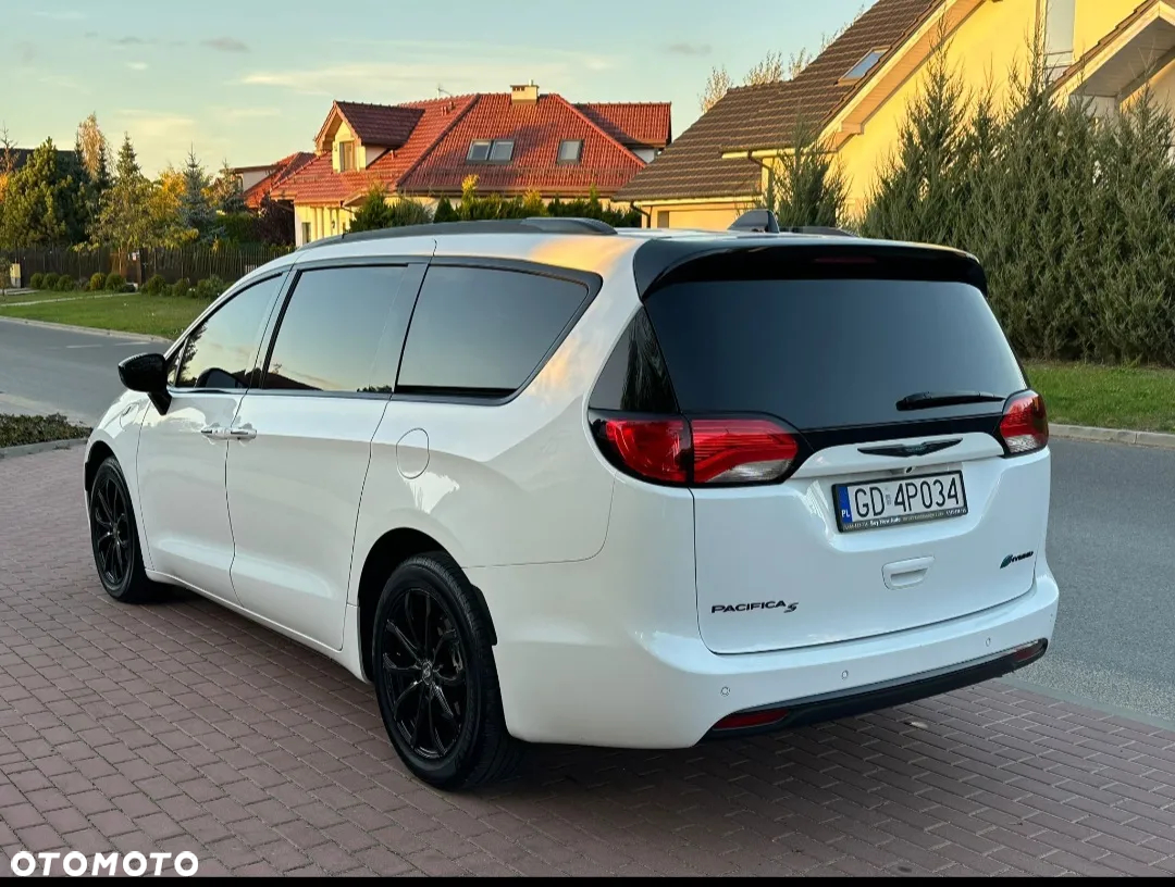 Chrysler Pacifica - 4