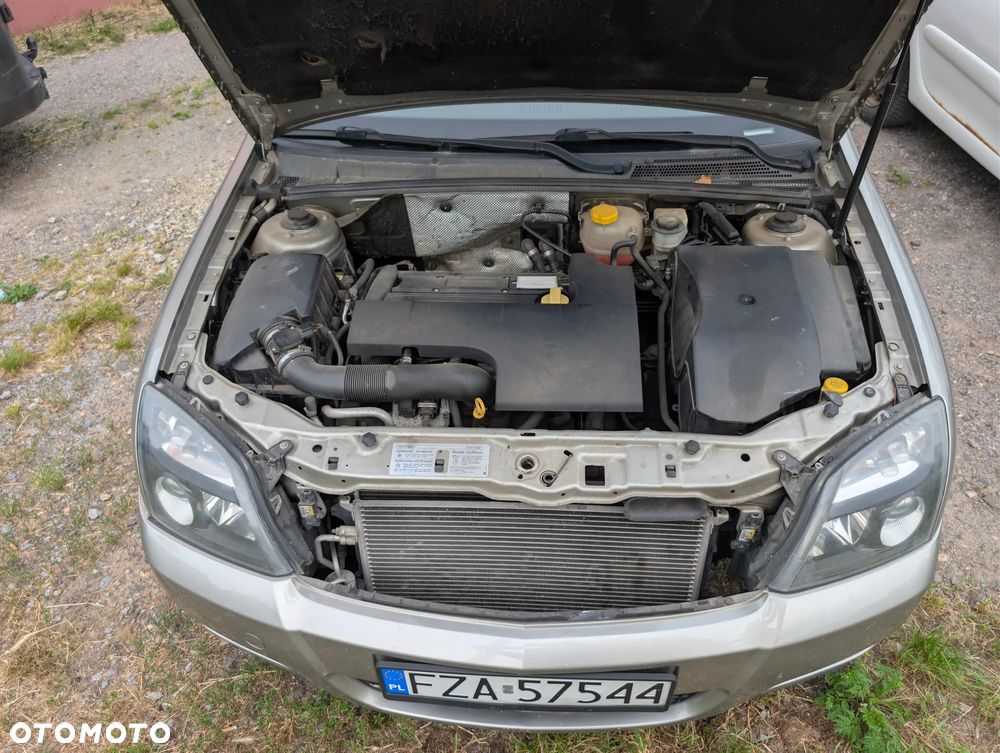 Opel Vectra 2.2 - 12