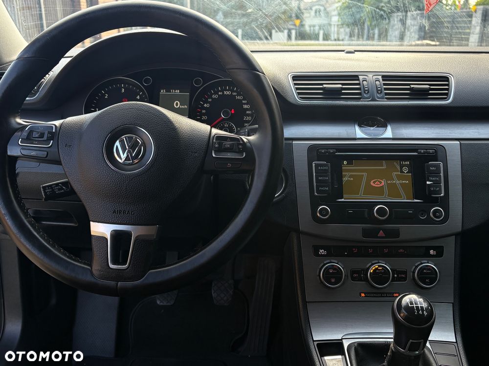Volkswagen Passat - 20