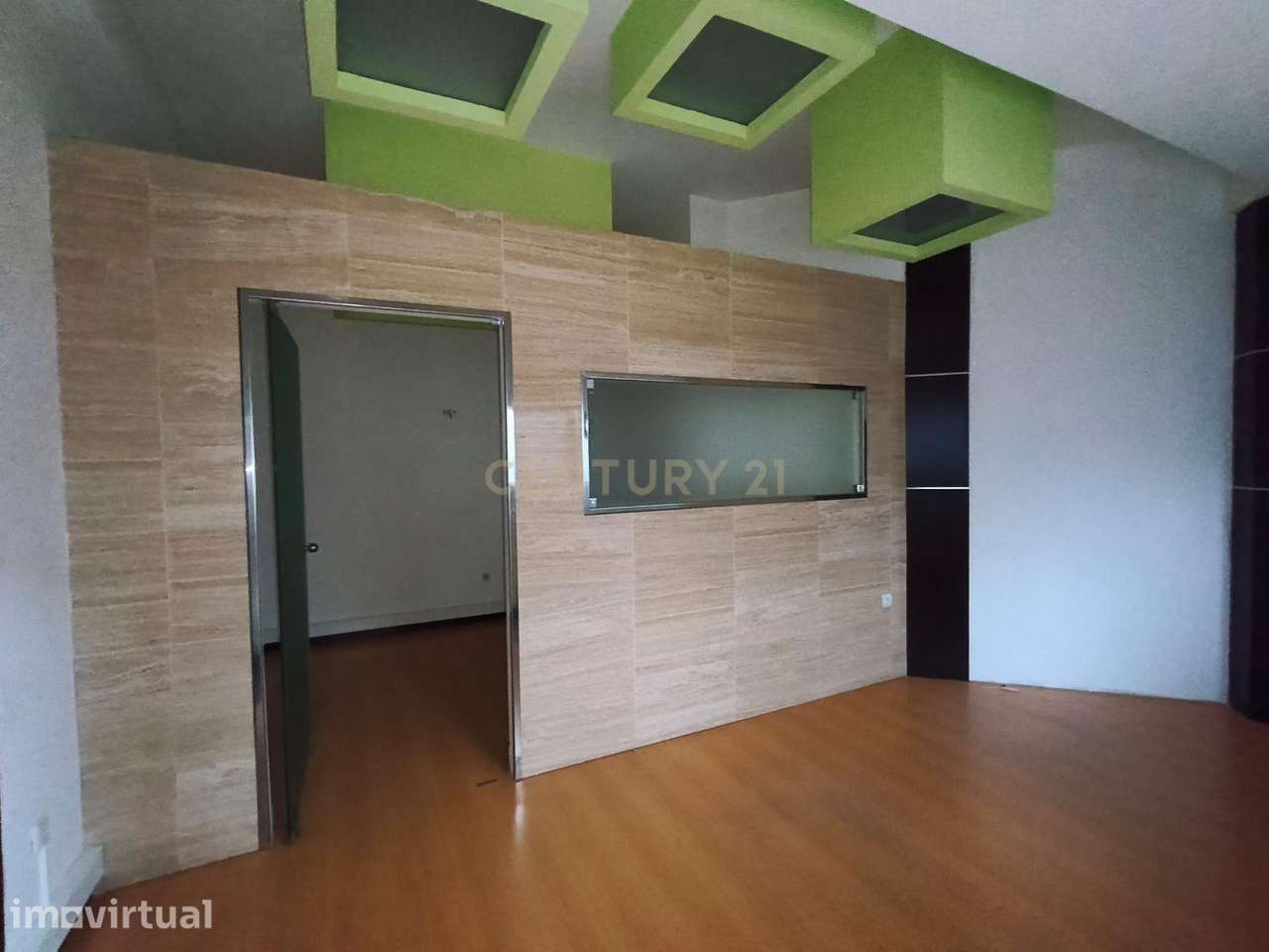 Loja remodelada no centro do Entroncamento — 25 m² - Grande imagem: 4/5