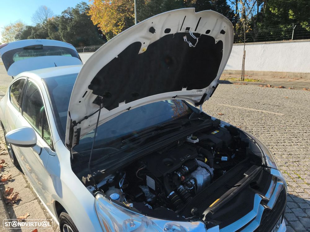 Citroën DS4 1.6 HDi So Chic - 16