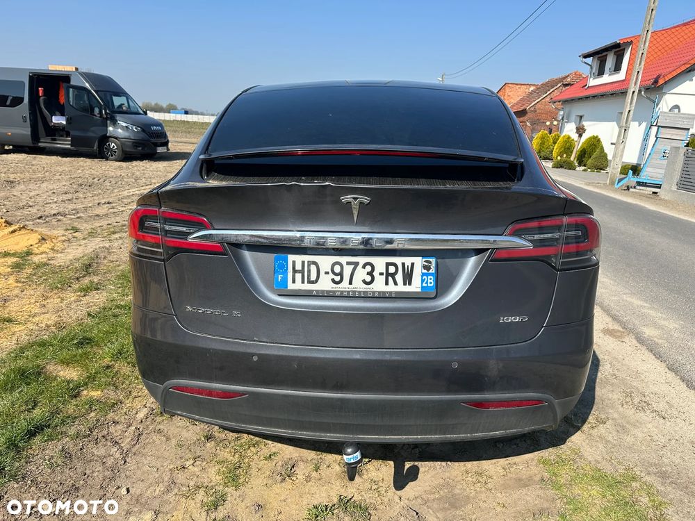 Tesla Model X - 6