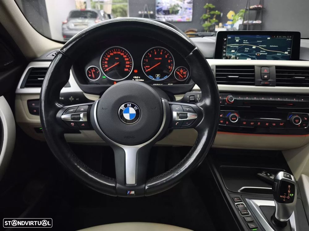 BMW 330 e iPerformance Line Luxury Purity - 24