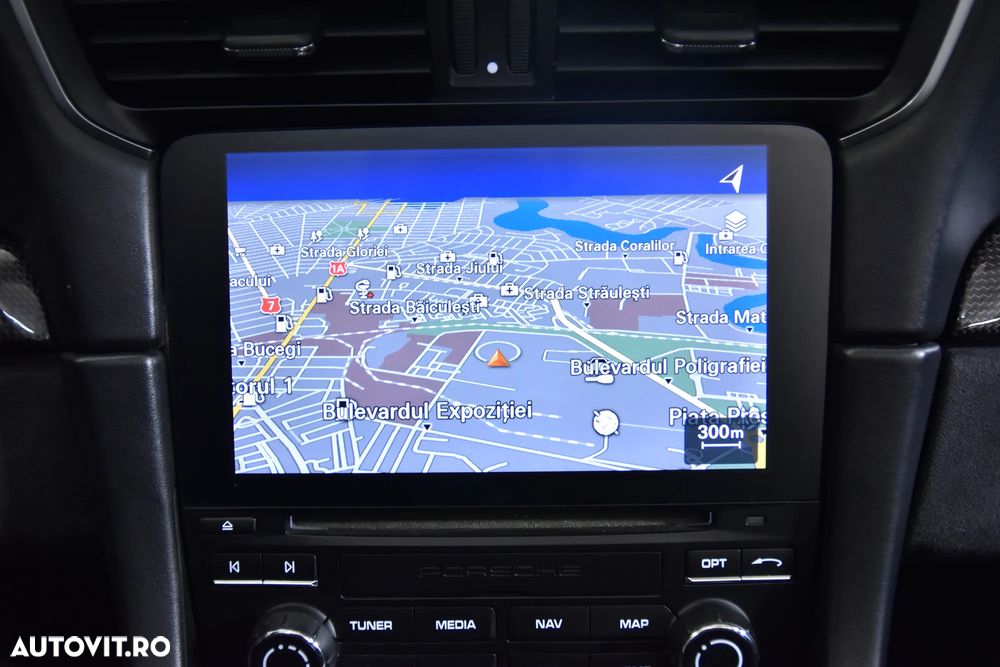 Porsche 911 Carrera 4 GTS PDK - 31