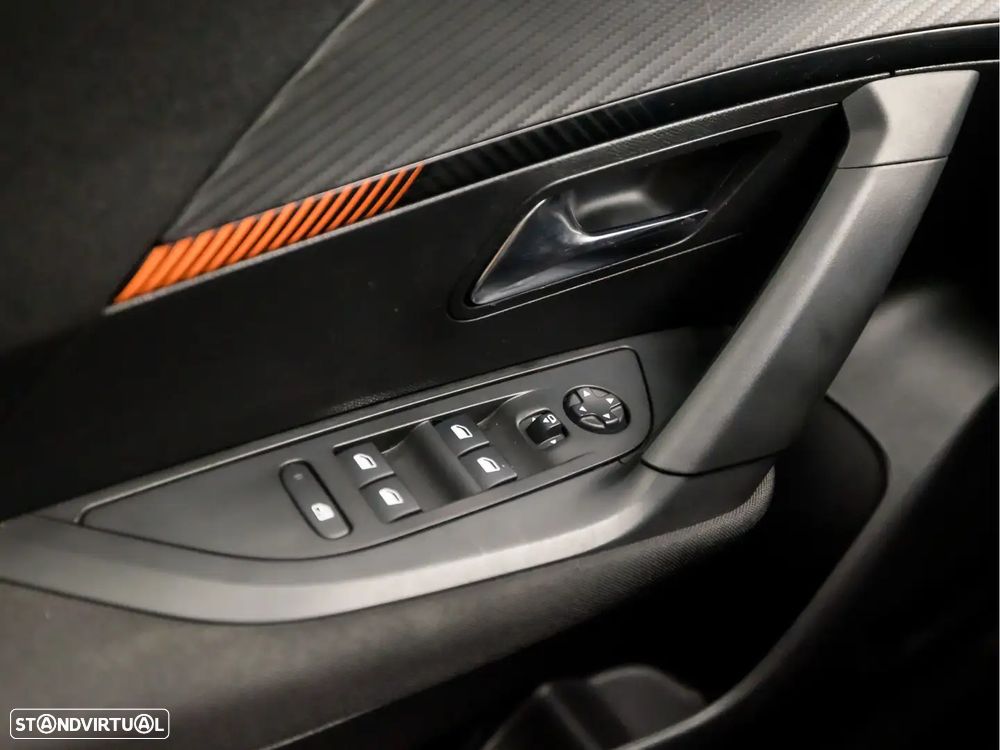 Peugeot 2008 1.2 PureTech Active EAT8 - 11