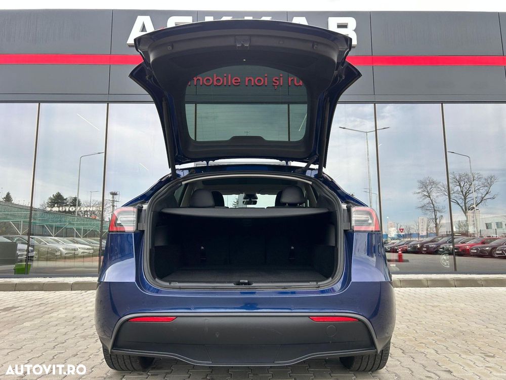Tesla Model Y Long Range Dual Motor AWD - 8