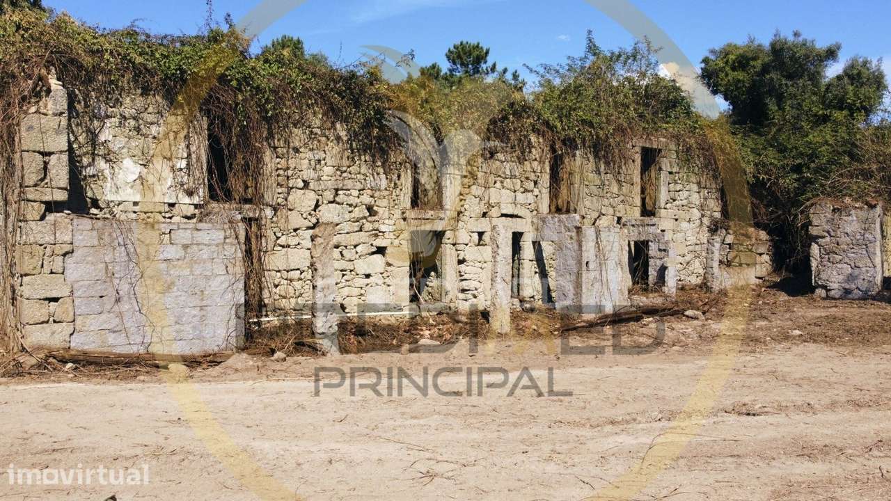 Terreno com ruina - Póvoa de Lanhoso - Grande imagem: 4/16
