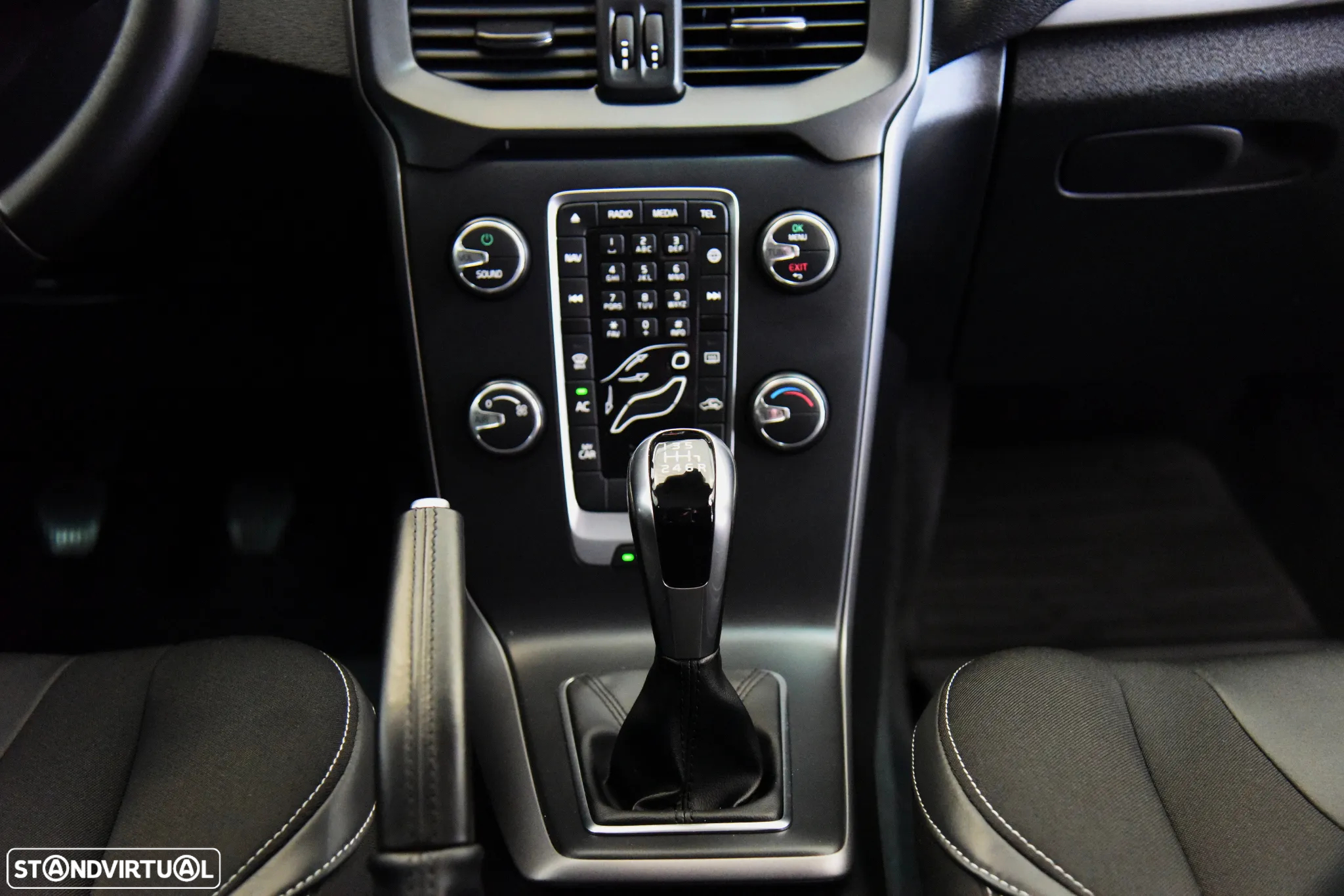 Volvo V40 2.0 D3 Momentum - 22