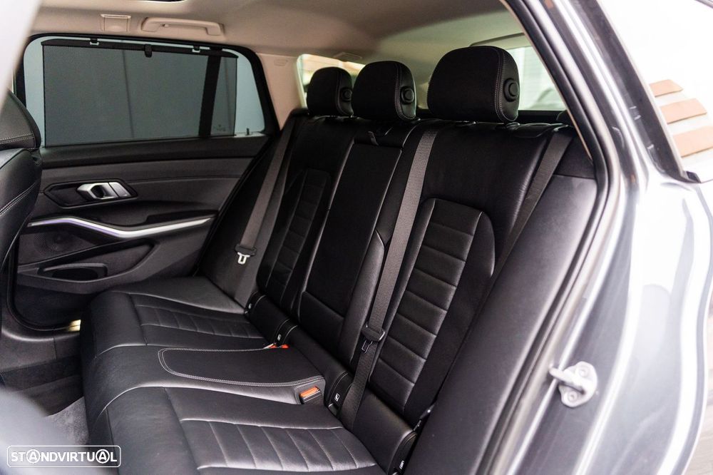 BMW 320 d xDrive Pack M Auto - 27