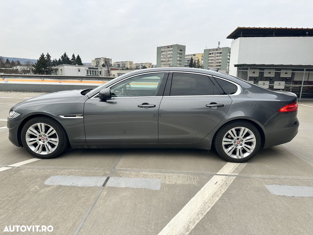 Jaguar XF 2.0 Turbo - 1