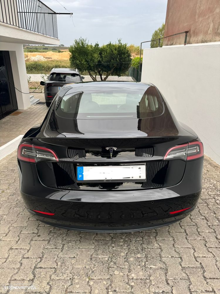 Tesla Model 3 - 4