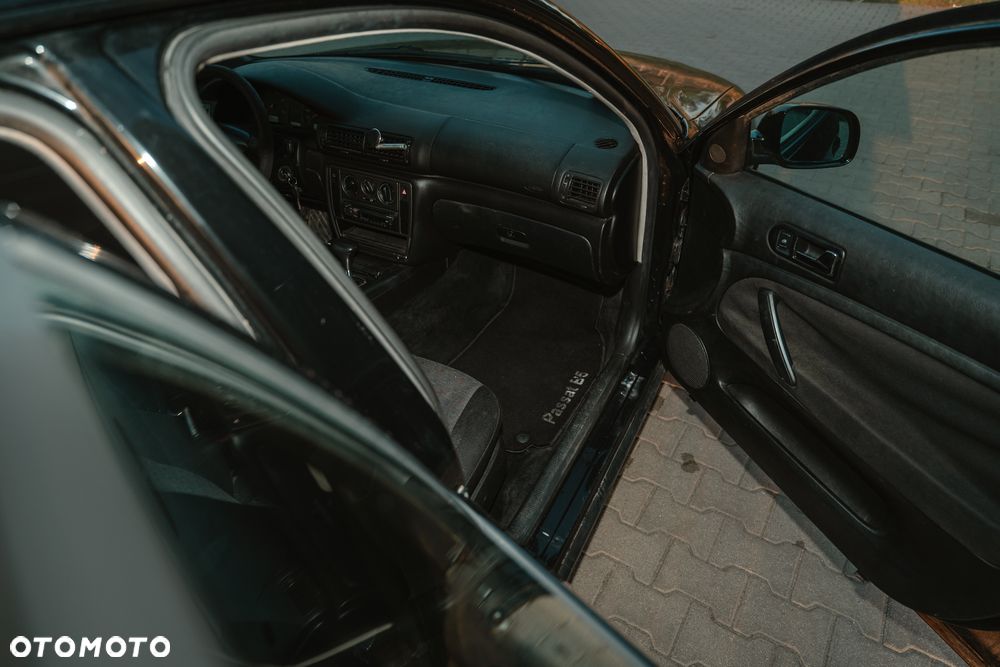 Volkswagen Passat - 12