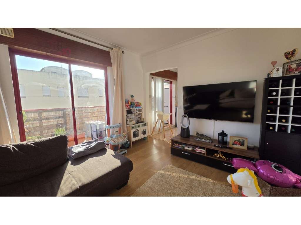 Vende-se Excelente T2 (convertido em T3) no Centro Alcochete - Grande imagem: 4/26