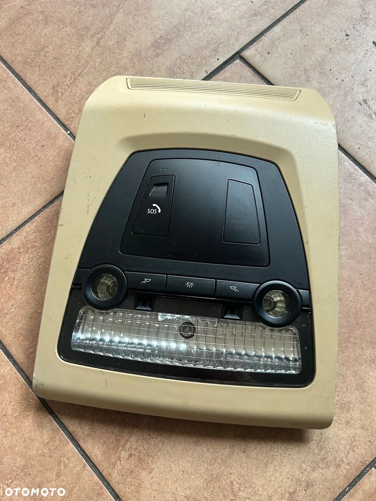 BMW F11 F10 LAMPKA PODSUFITKI OŚWIETLENIE WNĘTRZA - 1