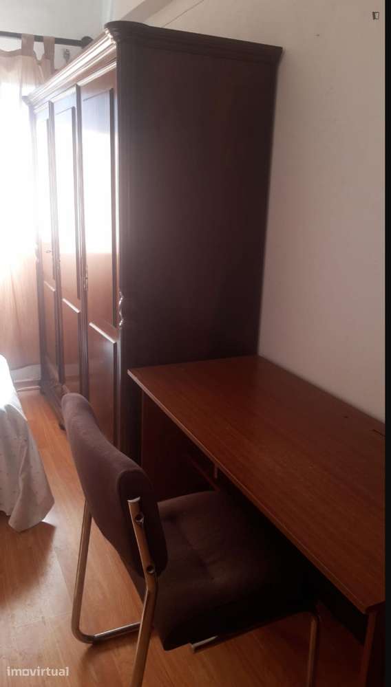 Quarto - localizado em Alto de São João Coimbra - Grande imagem: 3/8